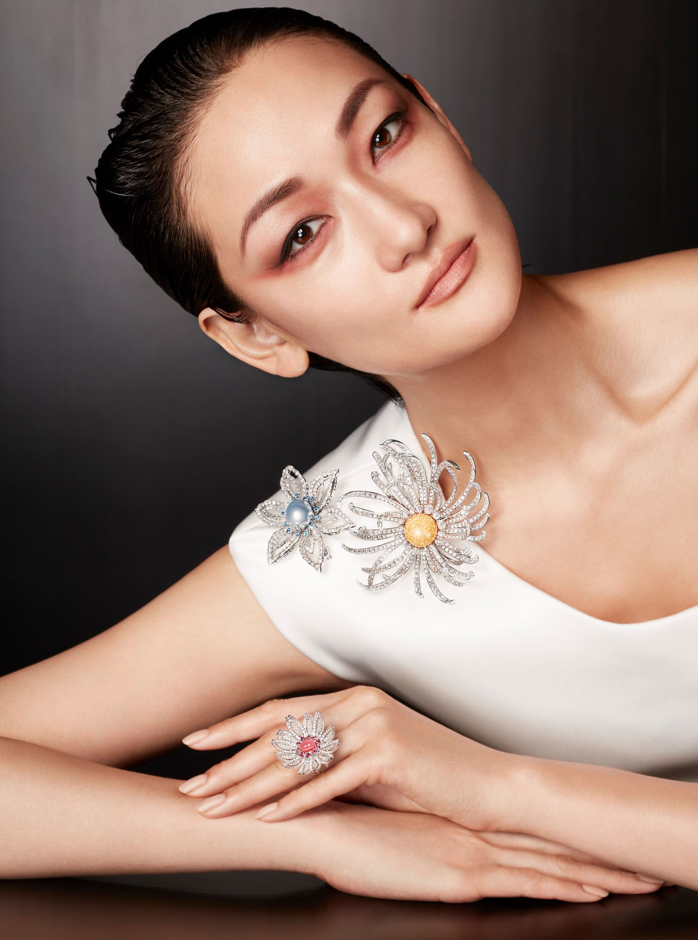 Цветочные мотивы брошек и кольца Mikimoto The Japanese Sense of Beauty