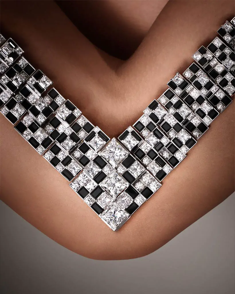 Шахматный дизайн колье Meride от Cartier