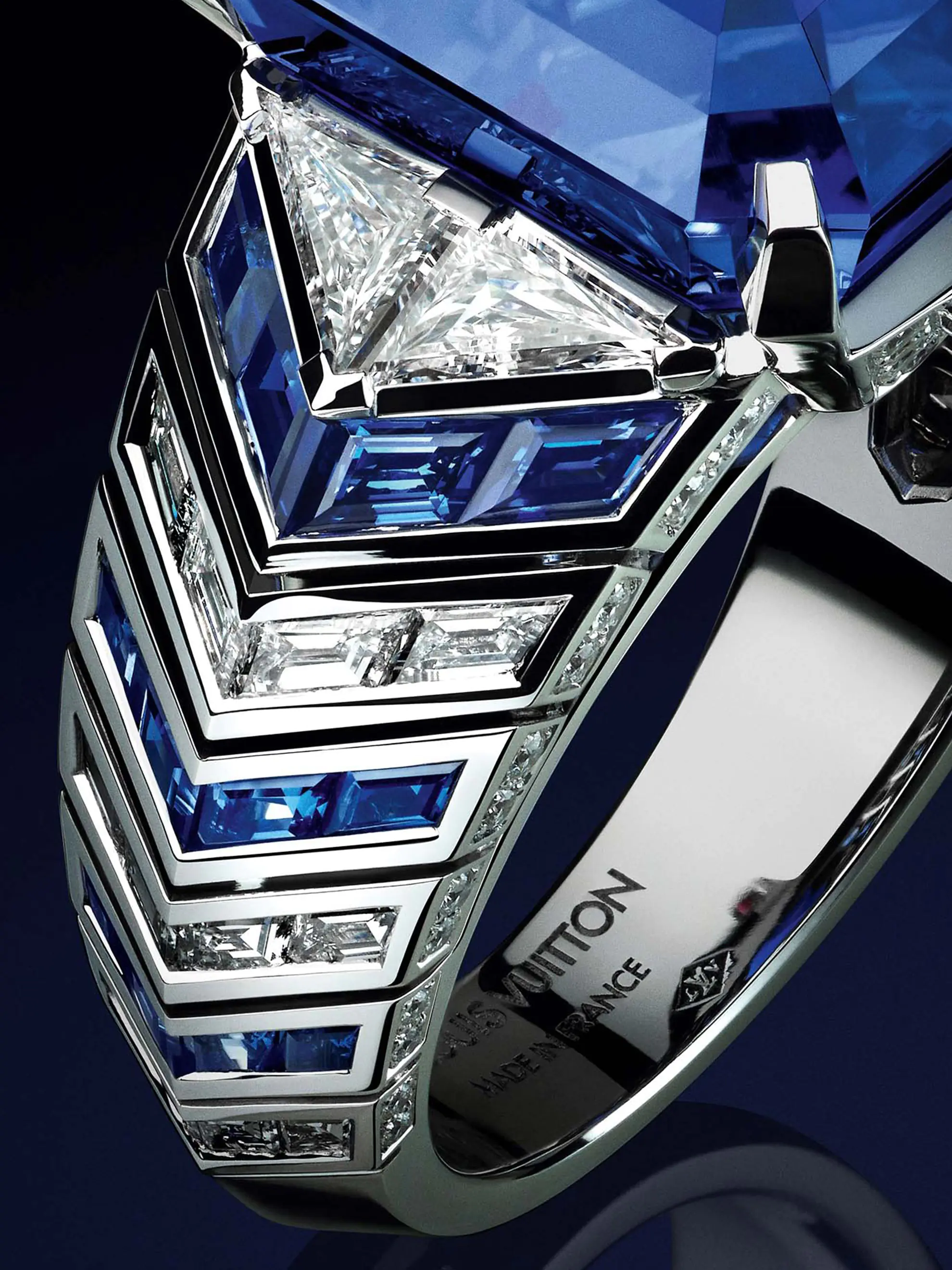 Кольцо The Arrow коллекции Bravery Louis Vuitton с бриллиантами и сапфирами